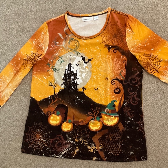 size L, bust up to 42” inches, new condition, pretty fall Halloween bat 🦇 shirt - Picture 5 of 9